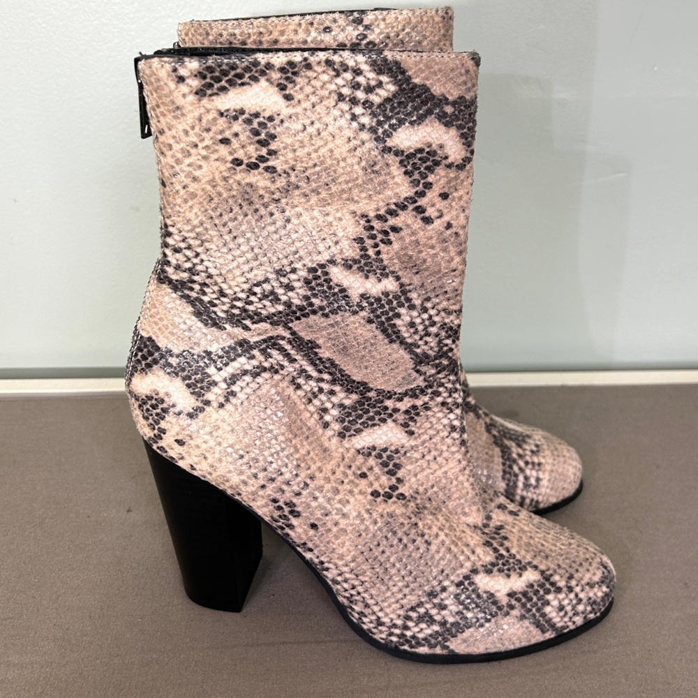 A+ Target Snake Skin Back Zipper Heeled Bootie Size 7 1/2 New Without Tags